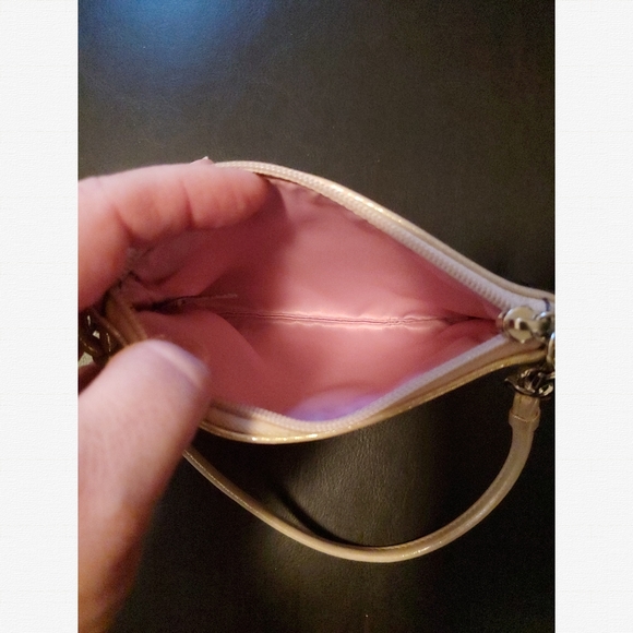 🌟Outstanding Quality🌟 Coach Poppy Wristlet Cream Gold - Picture 4 of 4